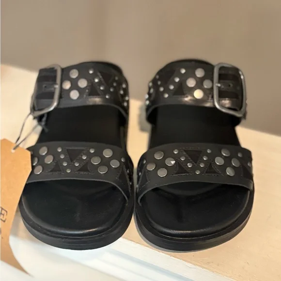 Frye & Co. Castella Women’s Black Sandal Size 6 Gun Metal Studs Adj. Strap NIB - Picture 6 of 10